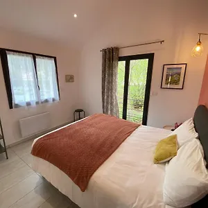 2 à 4 Personnes, Pause Au Chateauvieux (Hautes-Alpes)
